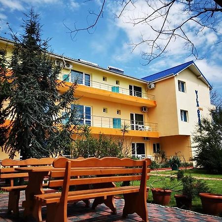 Отель Vila Oranj Костинешти Экстерьер фото