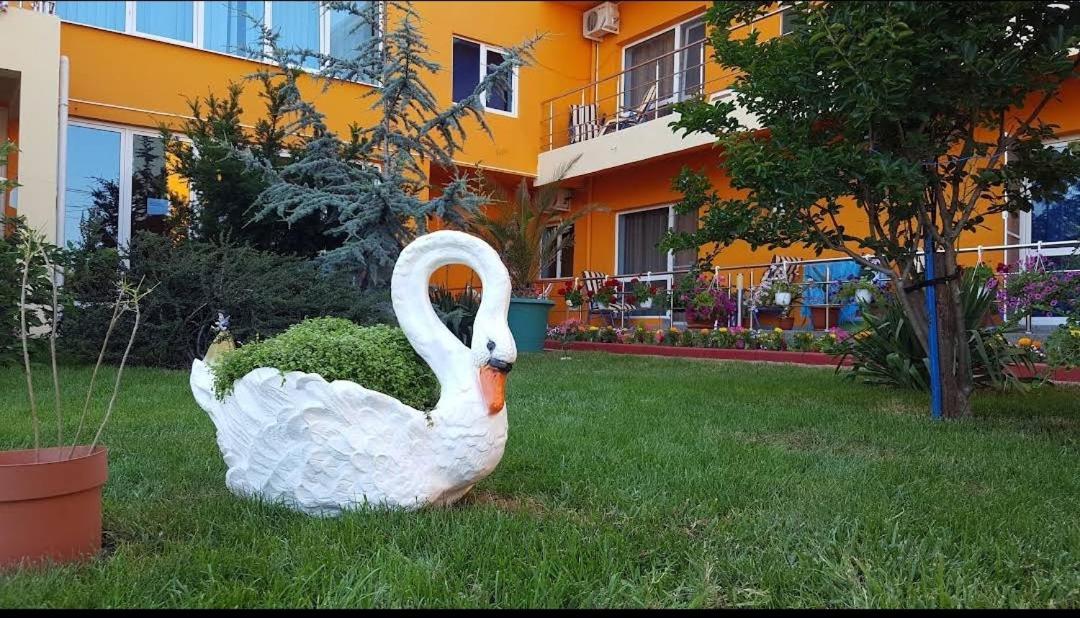 Отель Vila Oranj Костинешти Экстерьер фото